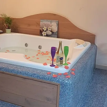 Apartment Terrace Escape With Jacuzzi *