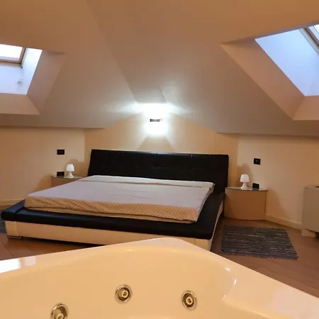 Terrace Escape With Jacuzzi Apartment *
